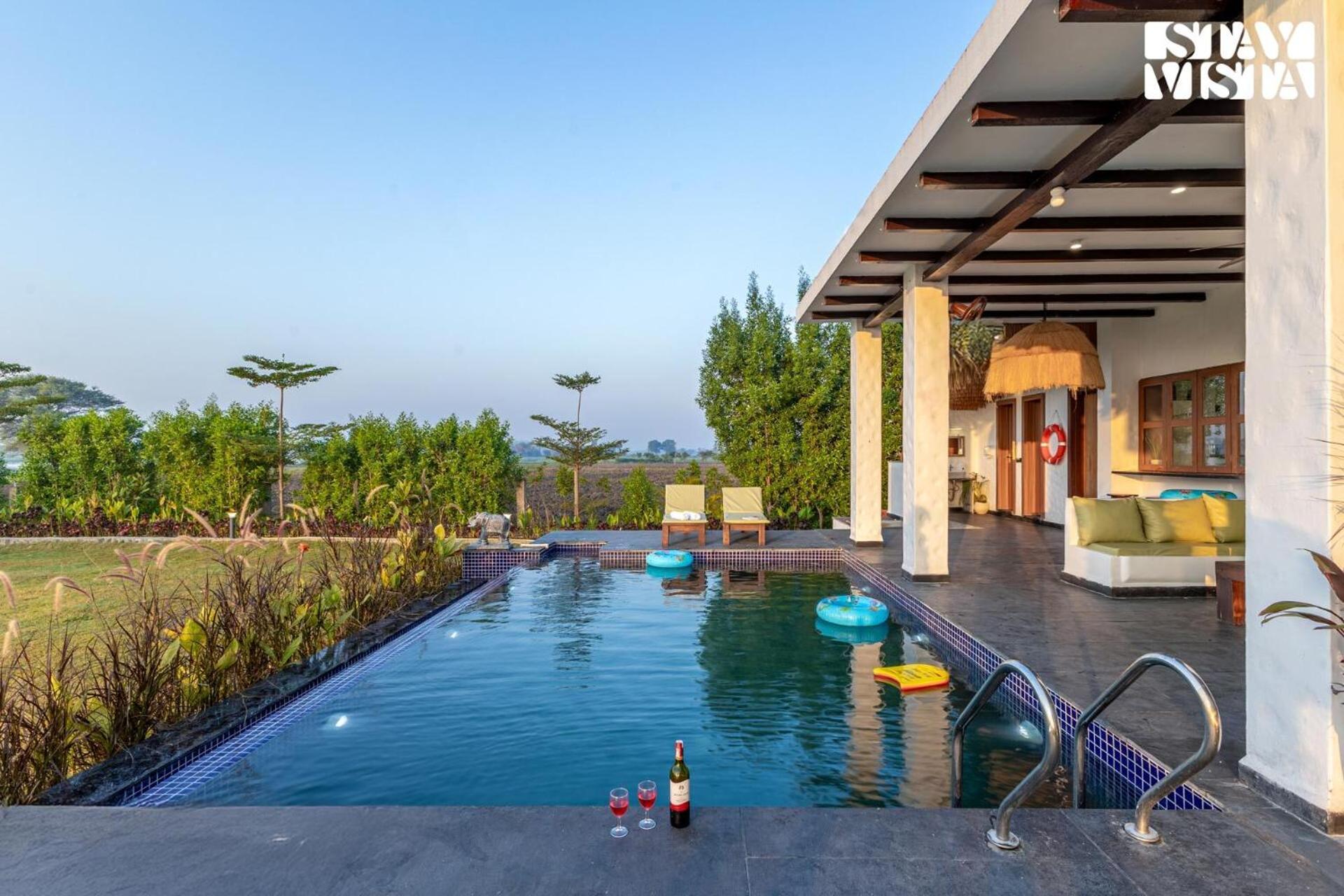 Stayvista At Lotus By The Lake With Pool, Bbq & Lawn Indore Eksteriør bilde