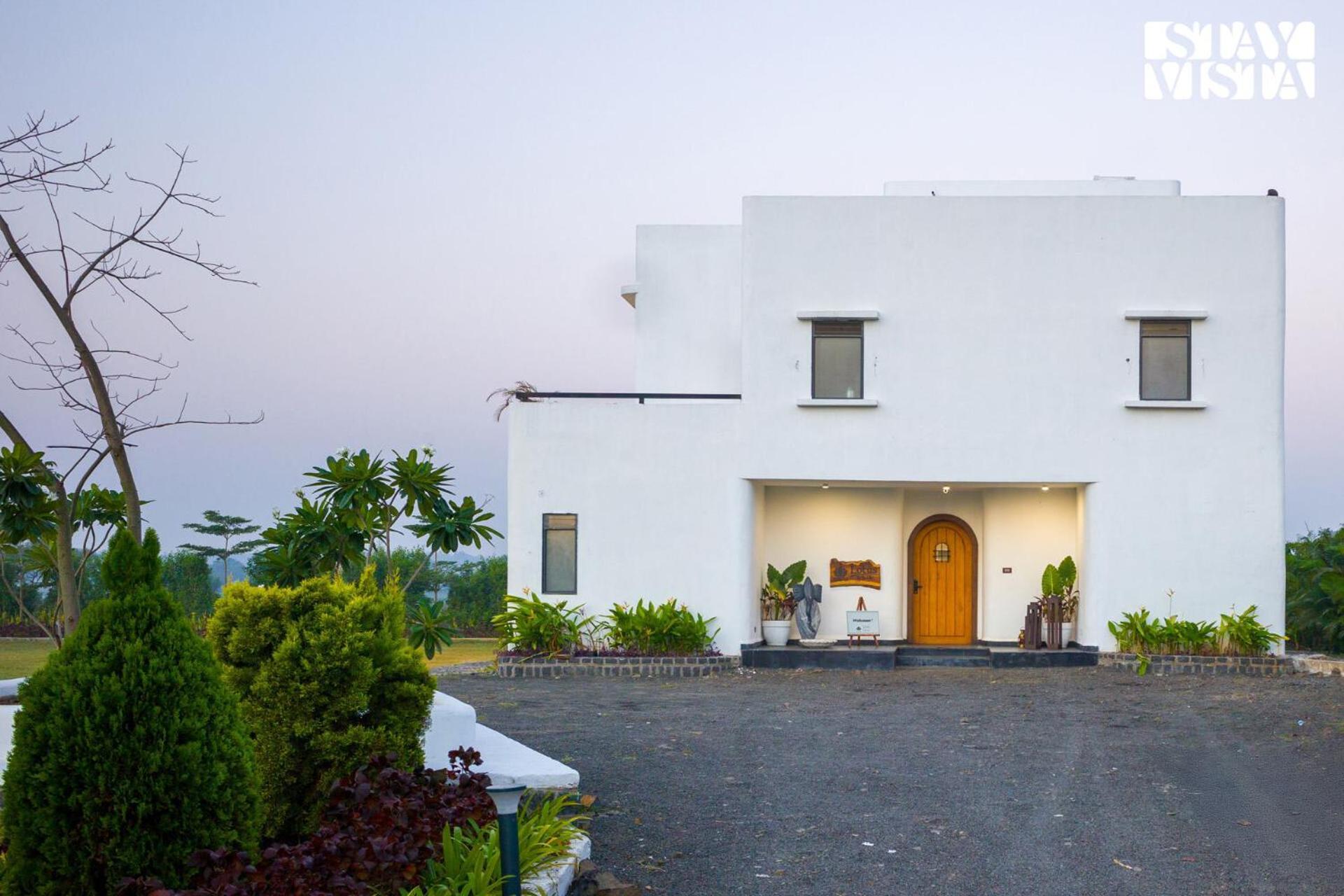 Stayvista At Lotus By The Lake With Pool, Bbq & Lawn Indore Eksteriør bilde